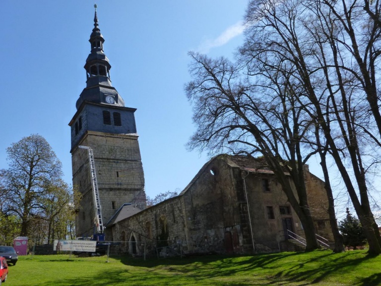 Bad Frankenhausen - Kirchturm und Kirche • Bauwerk - Foto